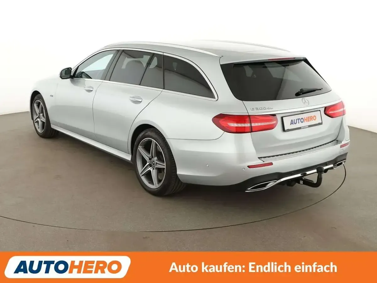 Gebraucht Mercedes E300 AMG line 306 PS (225 kW) 2020 Iridiumsilber Kombi