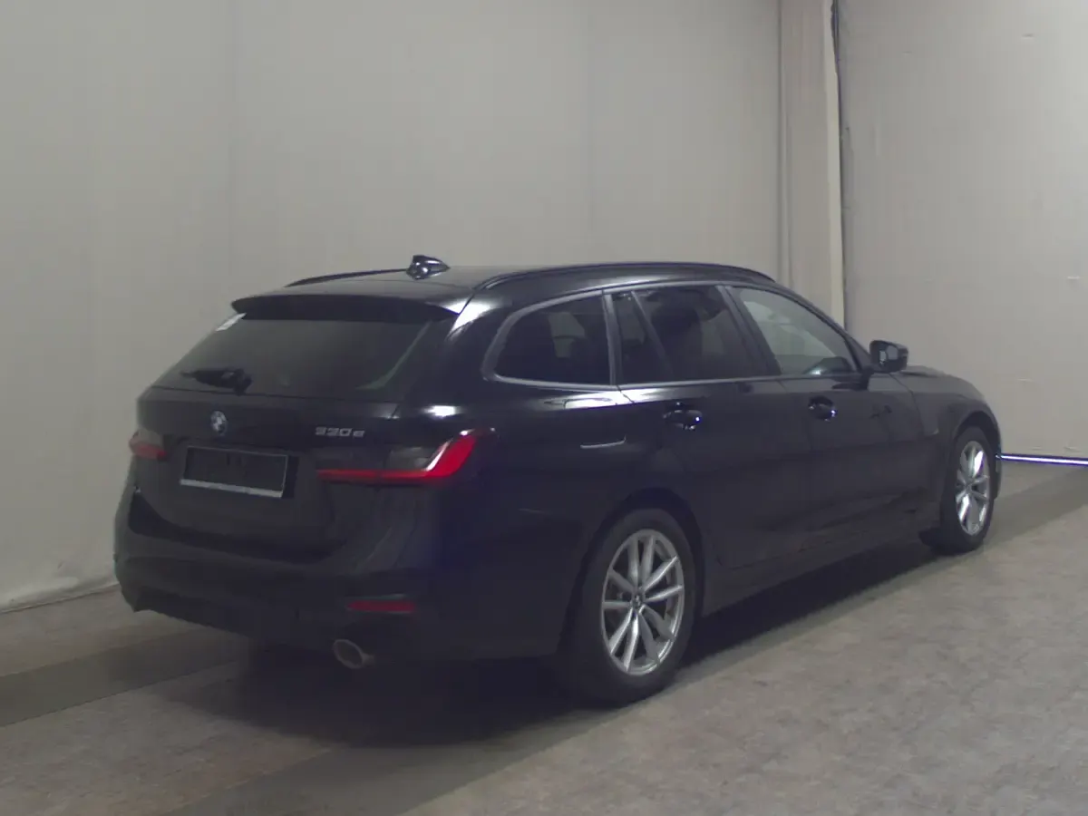 Używany BMW 330e Advantage 252 KM (185 kW) 2021 Czarny Kombi