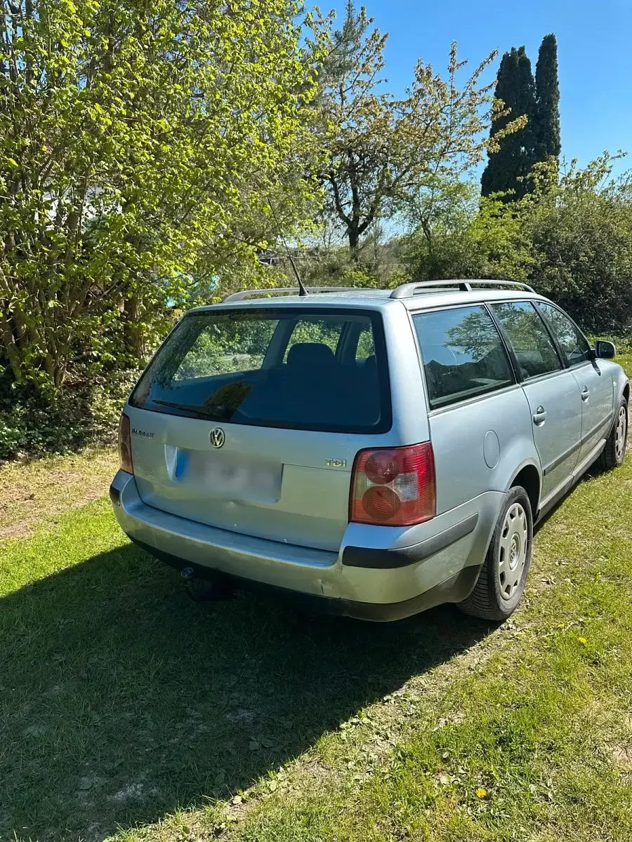 Gebraucht VW Passat 101 PS (74 kW) 2002 Silber Kombi