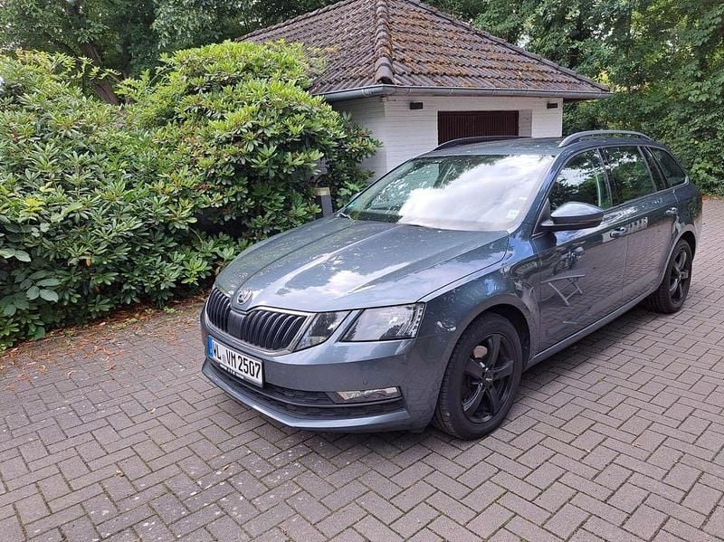 Blau Gebraucht 2020 Skoda Octavia Ambition Kombi | 14.950 € (Superpreis) - Bild 1/4
