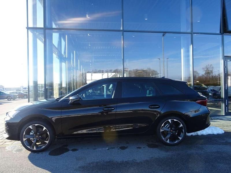 Neu Cupra Leon 150 PS (110 kW) 2026 Midnight schwarz (metallic) Kombi