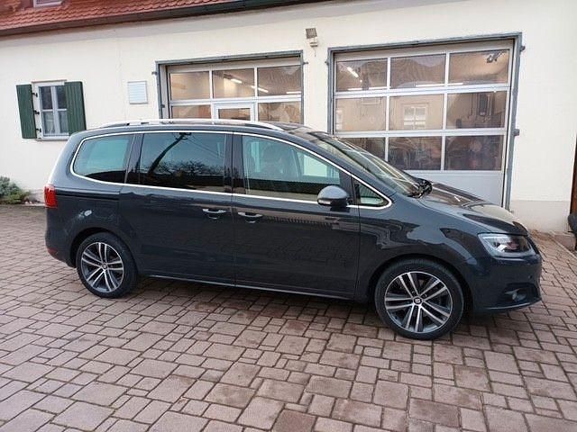 Grau Gebraucht 2019 Seat Alhambra FR-Line Van / Kleinbus | 22.700 € (Fairer Preis) - Bild 1/4