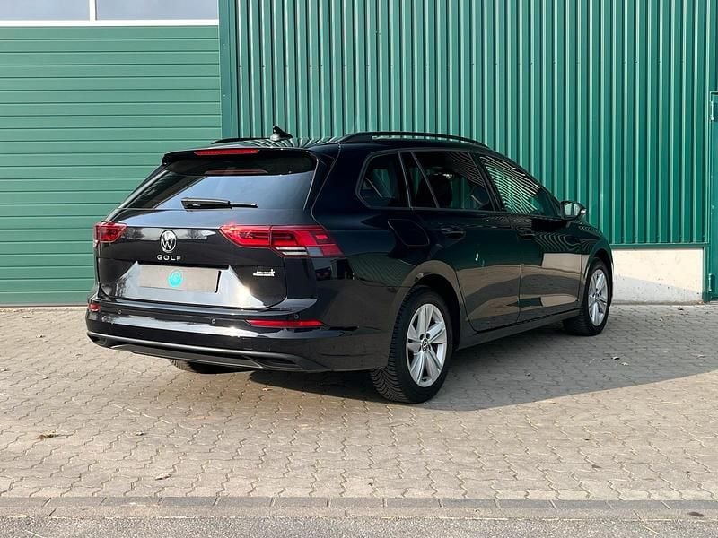 Second-hand VW Golf VIII Life 150 CP (110 kW) 2022 Negru Break