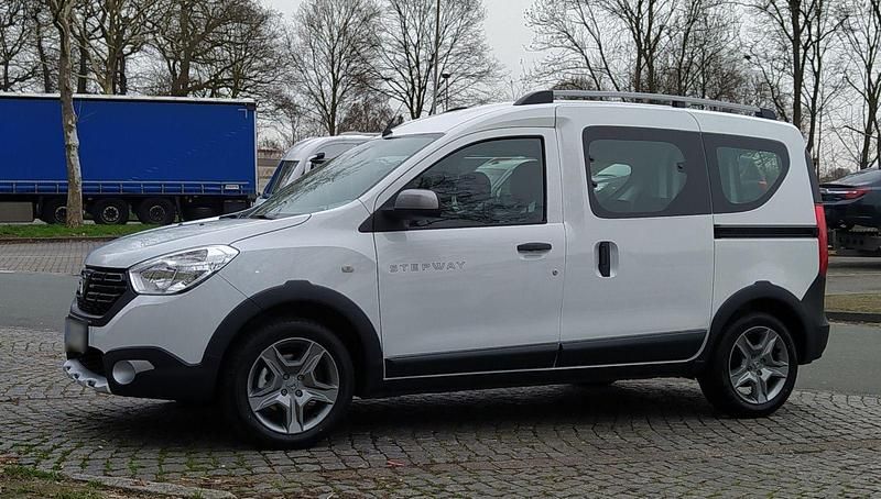 Gebraucht Dacia Dokker Stepway 131 PS (96 kW) 2021 Weiß Van / Kleinbus