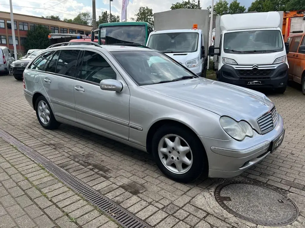 Gebraucht Mercedes C220 Elegance 143 PS (105 kW) 2003 Silber Limousine