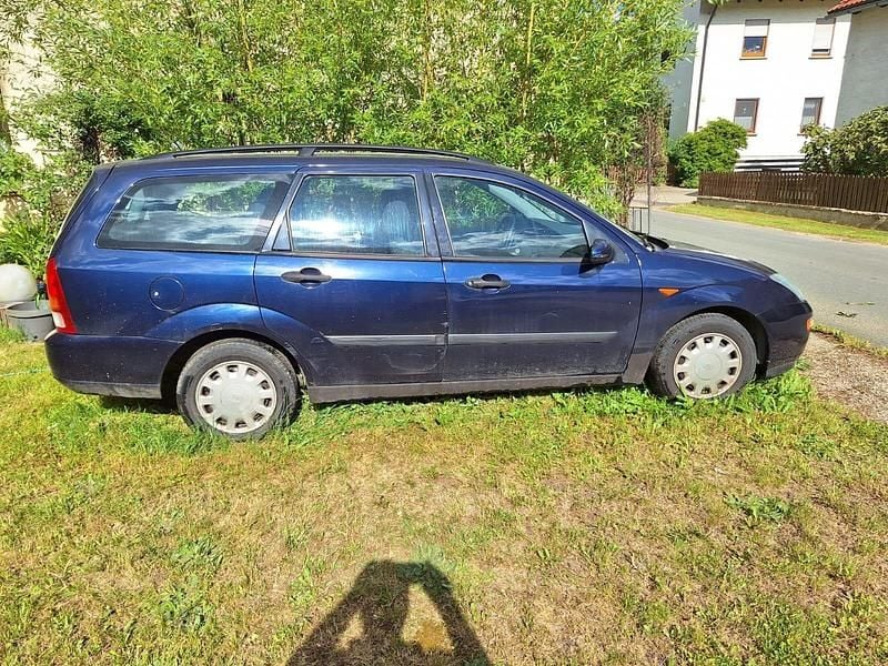 Blau Gebraucht 2001 Ford Focus Kombi | 250 € (Guter Preis) - Bild 1/4