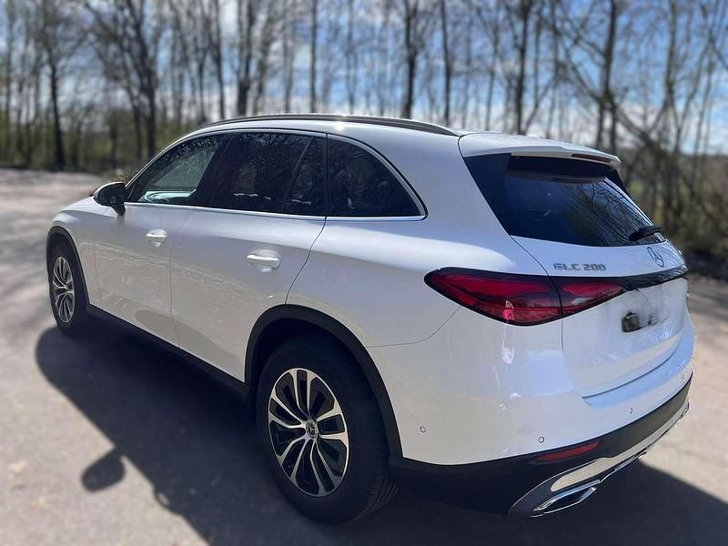 Gebraucht Mercedes GLC200 Advanced 204 PS (150 kW) 2023 Weiß SUV