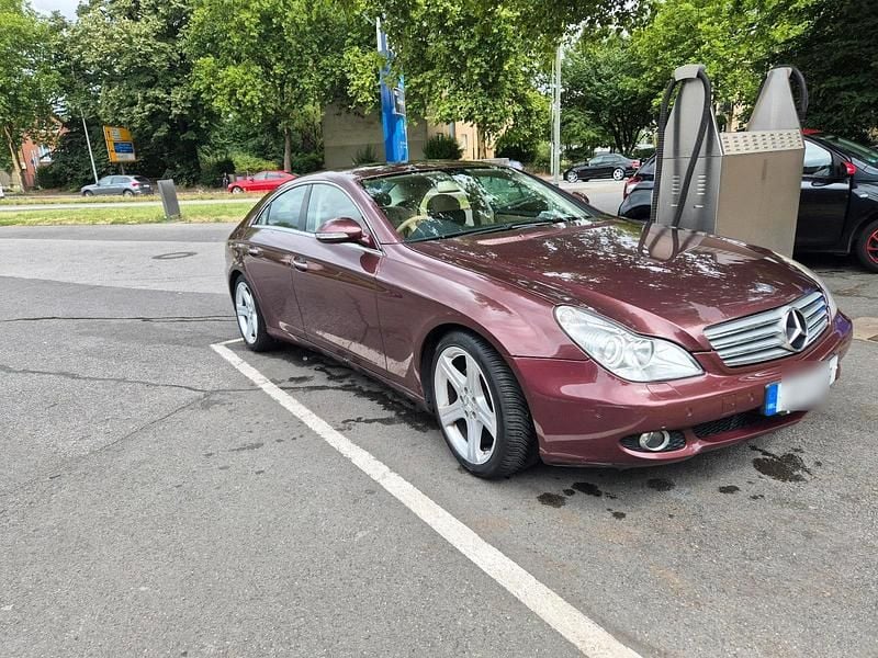 Rot Gebraucht 2007 Mercedes CLS320 Limousine | 3.000 € - Bild 1/4