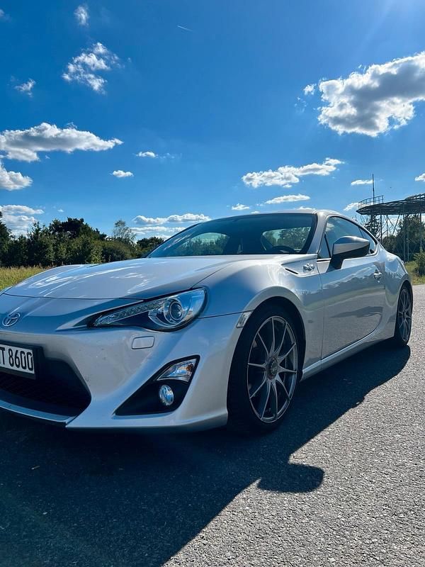 Silber Gebraucht 2013 Toyota GT86 GT Coupé | 25.000 € (Fairer Preis) - Bild 1/4