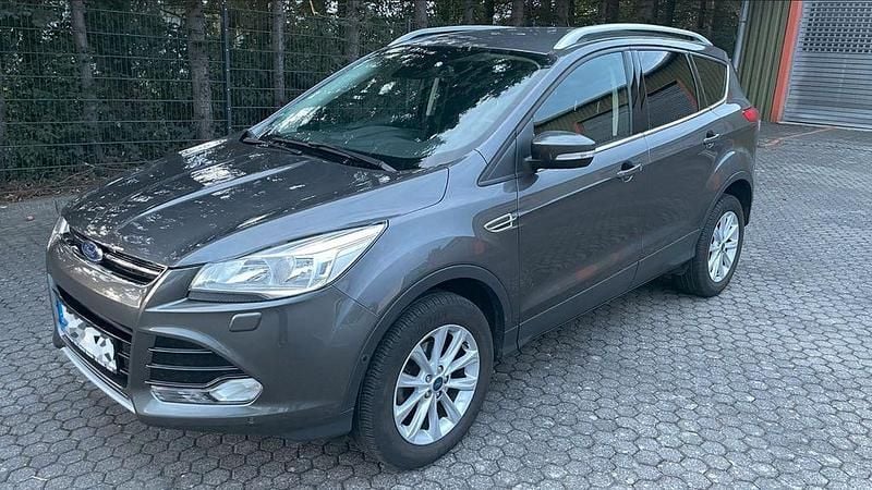 Grau Gebraucht 2015 Ford Kuga Titanium SUV | 10.900 € (Superpreis) - Bild 1/4