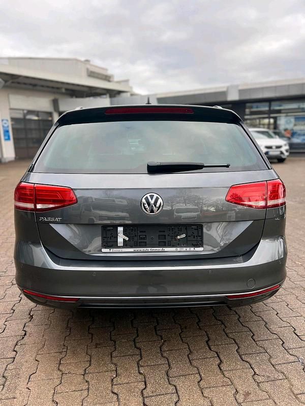 Gebraucht VW Passat 150 PS (110 kW) 2018 Grau Kombi