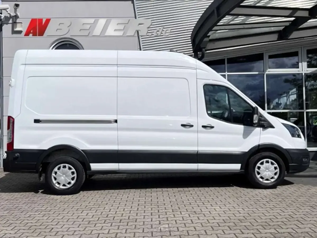 Gebraucht Ford Transit Trend 131 PS (96 kW) 2024 Frostweiß Kombi