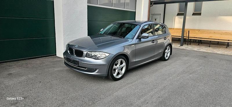 Grau Gebraucht 2010 BMW 118 Kleinwagen | 5.999 € (Fairer Preis) - Bild 1/4