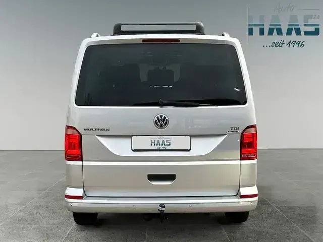 Używany VW Multivan Trendline 103 KM (75 kW) 2016 Srebrny Minivan