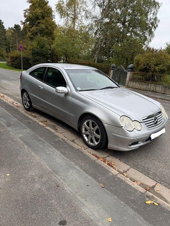Silber Gebraucht 2002 Mercedes C220 Avantgarde Coupé | 1.400 € (Superpreis) - Bild 1/4