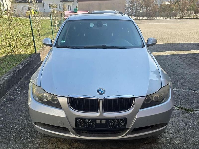 Gebraucht BMW 320 177 PS (130 kW) 2007 Grau Kombi