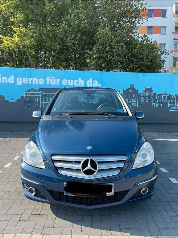 Blau Gebraucht 2009 Mercedes B180 Van / Kleinbus | 3.700 € (Guter Preis) - Bild 1/4
