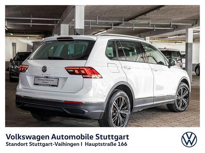 Gebraucht VW Tiguan Active 131 PS (96 kW) 2023 Pure white SUV