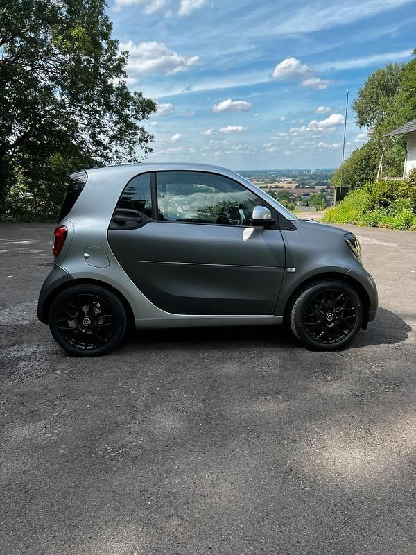 Grau Gebraucht 2015 Smart ForTwo Coupé Kleinwagen | 8.600 € (Teuer) - Bild 1/4