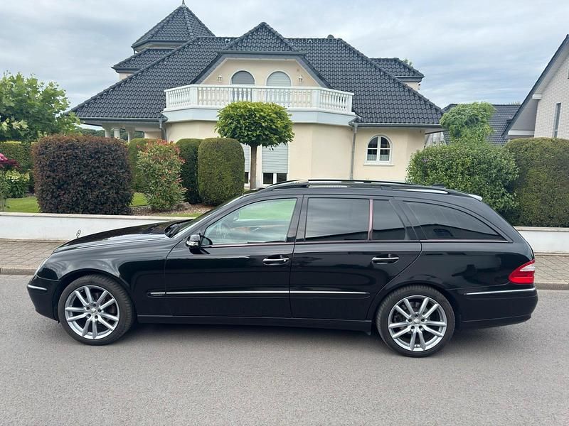 Schwarz Gebraucht 2004 Mercedes E200 Kombi | 4.800 € (Etwas zu teuer) - Bild 1/4