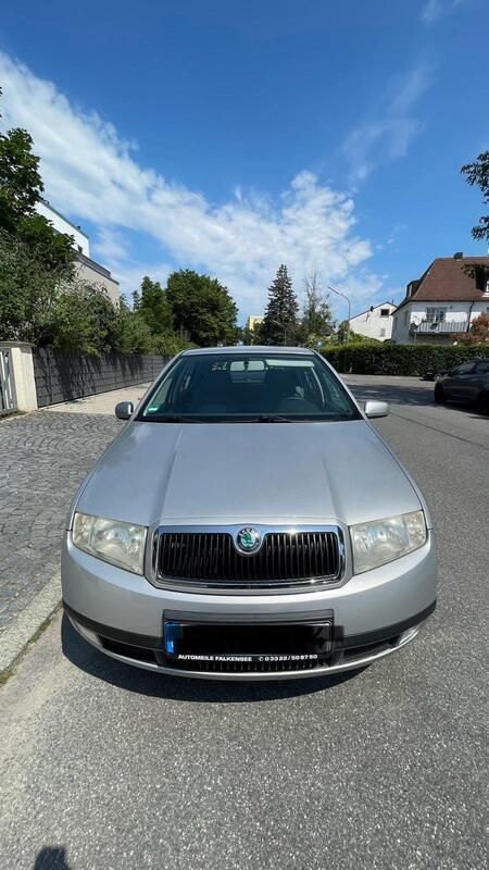 Grau Gebraucht 2001 Skoda Fabia Kleinwagen | 2.200 € - Bild 1/4
