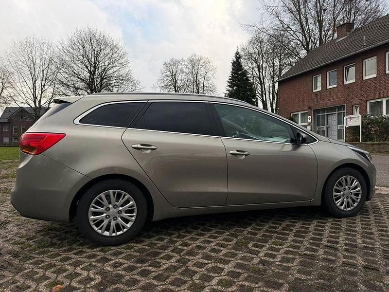 Gebraucht Kia Ceed Sportswagon Vision 135 PS (99 kW) 2013 Grau Kombi