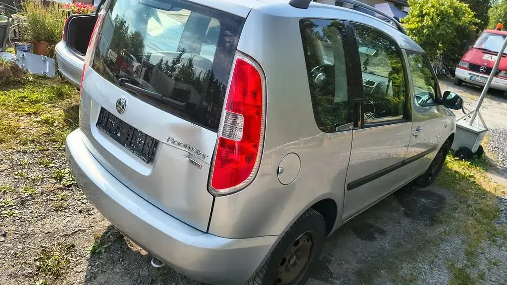 Gebraucht Skoda Roomster 69 PS (50 kW) 2010 Silber Van / Kleinbus