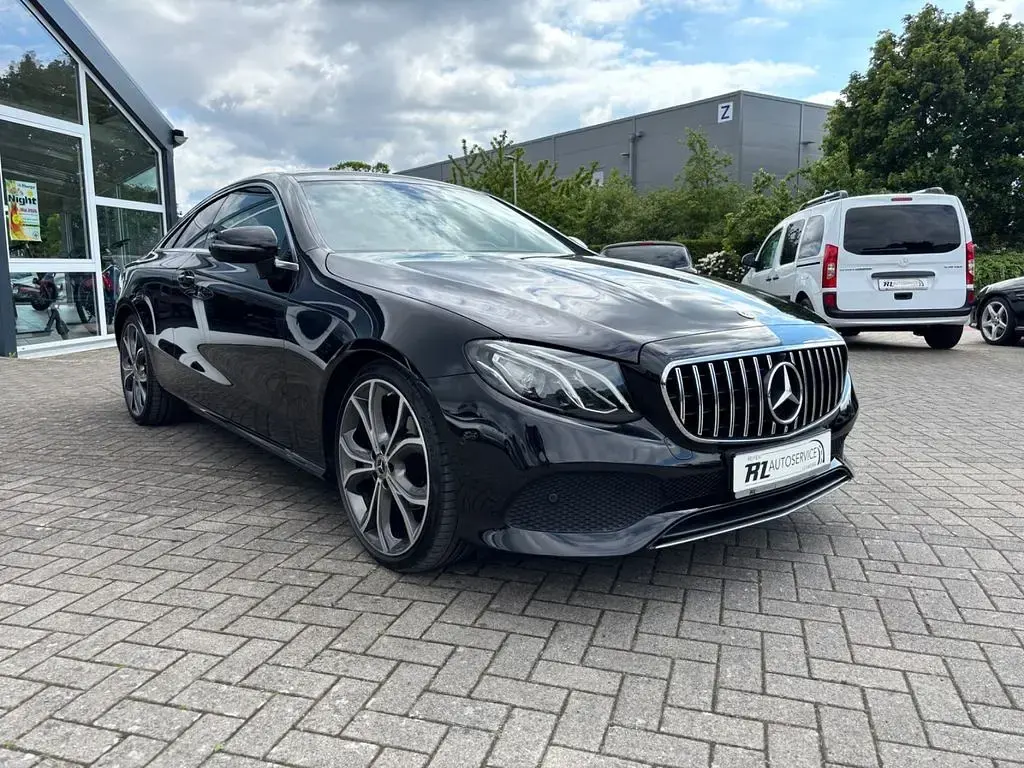 Gebraucht Mercedes E220 Avantgarde 194 PS (142 kW) 2019 Schwarz Coupé