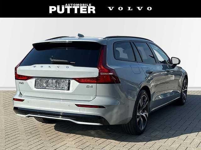 Gebraucht Volvo V60 145 PS (106 kW) 2025 Kombi