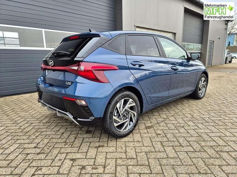 Neu Hyundai i20 Trend 90 PS (66 kW) 2026 Meta blue Kleinwagen