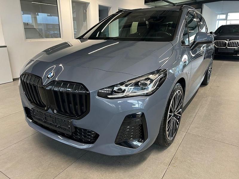 Grau Gebraucht 2024 BMW 218 Active Tourer M Sport Van / Kleinbus | 28.900 € (Fairer Preis) - Bild 1/4