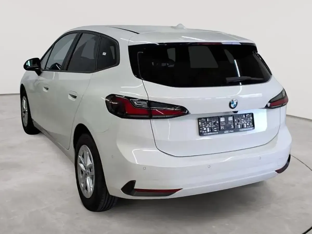 Gebraucht BMW 218 Active Tourer Performance 150 PS (110 kW) 2023 Alpinweiß Van / Kleinbus