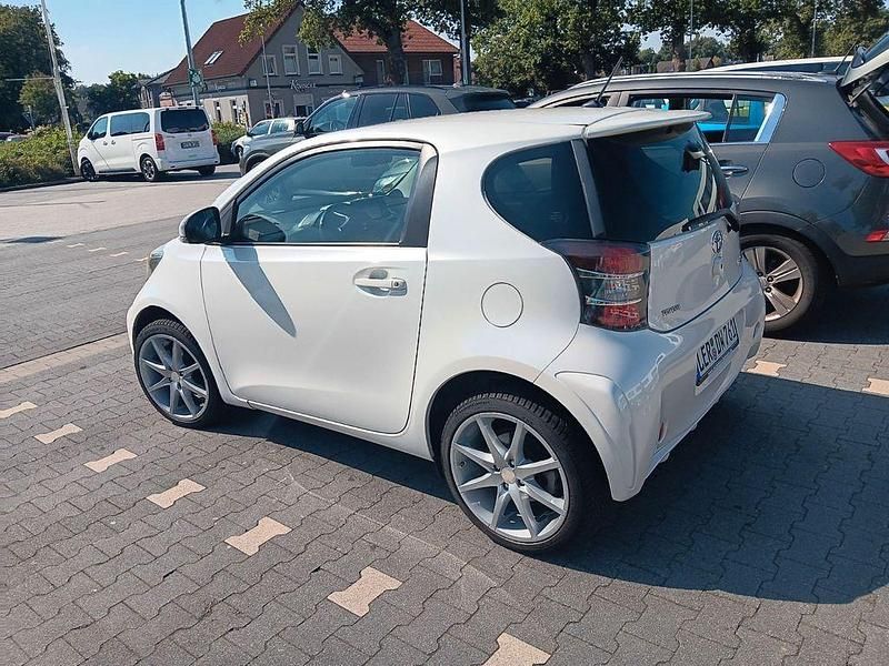 Gebraucht Toyota iQ 68 PS (50 kW) 2009 Weiß Kleinwagen