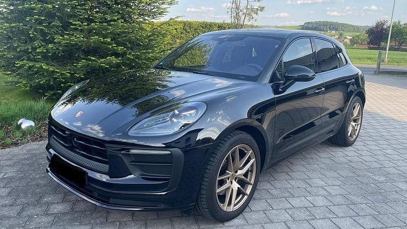 Schwarz Gebraucht 2022 Porsche Macan SUV | 63.000 € (Fairer Preis) - Bild 1/4