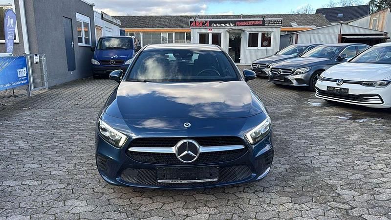 Gebraucht Mercedes A180 Advanced 116 PS (85 kW) 2021 Blau Limousine