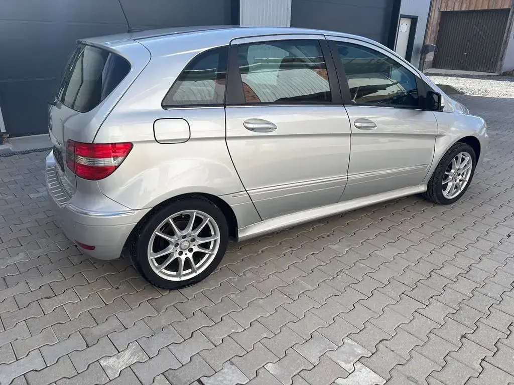 Gebraucht Mercedes B200 136 PS (100 kW) 2009 Silber Van / Kleinbus