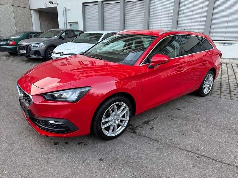 Rojo emocion Gebraucht 2022 Seat Leon XCELLENCE Kombi | 19.999 € (Superpreis) - Bild 1/4