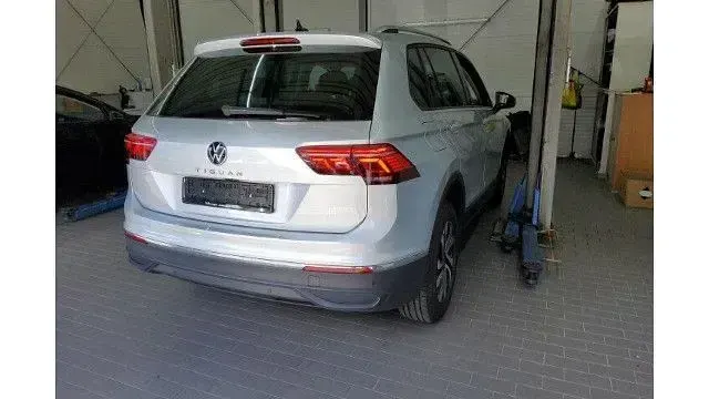 Gebraucht VW Tiguan Active 150 PS (110 kW) 2023 Reflexsilber metallic SUV