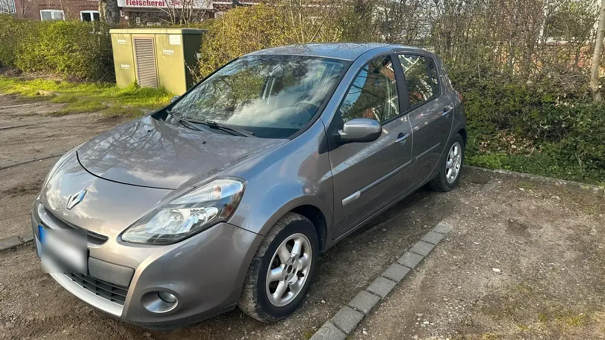 Gebraucht Renault Clio 88 PS (64 kW) 2012 Silber Kleinwagen