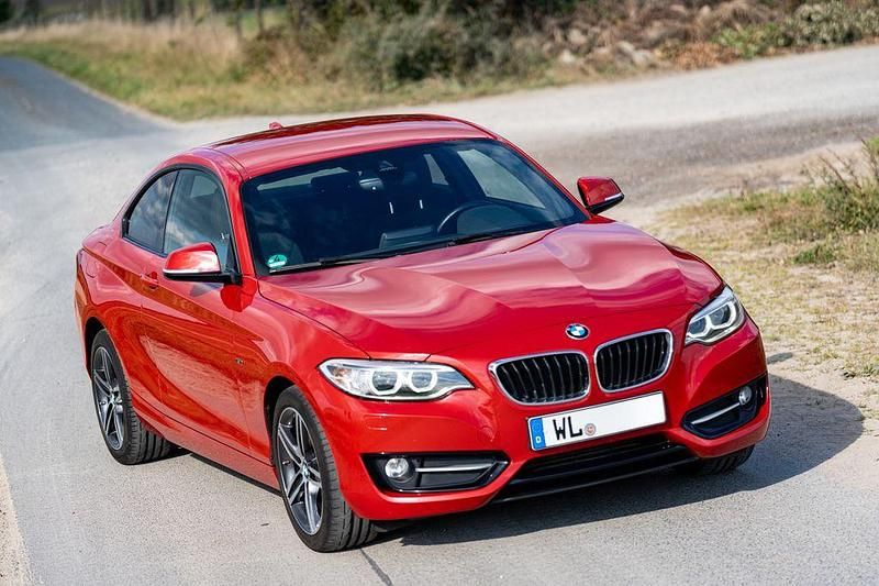 Rot Gebraucht 2015 BMW 220 Sport Line Coupé | 17.600 € (Fairer Preis) - Bild 1/4