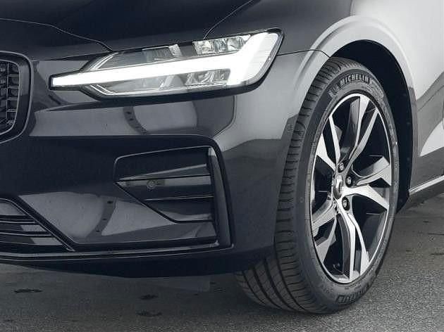 Gebraucht Volvo V60 Plus 197 PS (144 kW) 2025 Onyx black / metallic Kombi