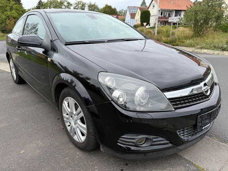 Schwarz Gebraucht 2009 Opel Astra GTC Innovation Limousine | 1.990 € - Bild 1/4