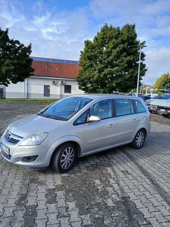 Grau Gebraucht 2008 Opel Zafira Van / Kleinbus | 2.999 € (Fairer Preis) - Bild 1/4
