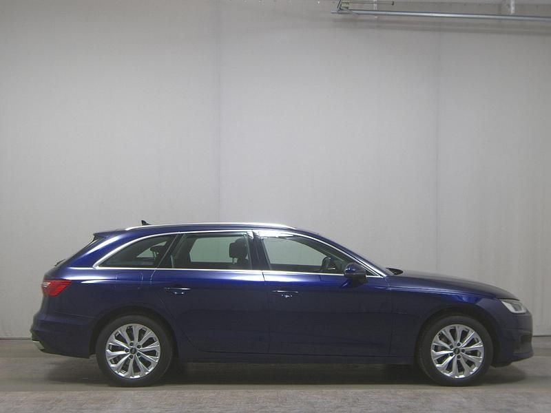 Gebraucht Audi A4 Ambiente 204 PS (150 kW) 2021 Navarrablau metallic Kombi