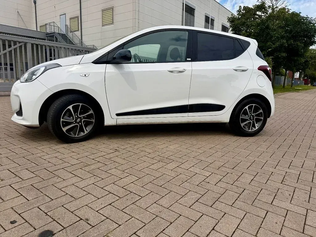 Gebraucht Hyundai i10 Passion 67 PS (49 kW) 2018 Weiß Kleinwagen