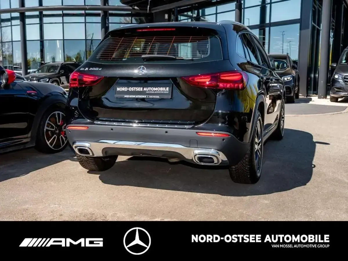 Gebraucht Mercedes GLA200 Progressive 150 PS (110 kW) 2025 Kosmosschwarz  metalliclack SUV