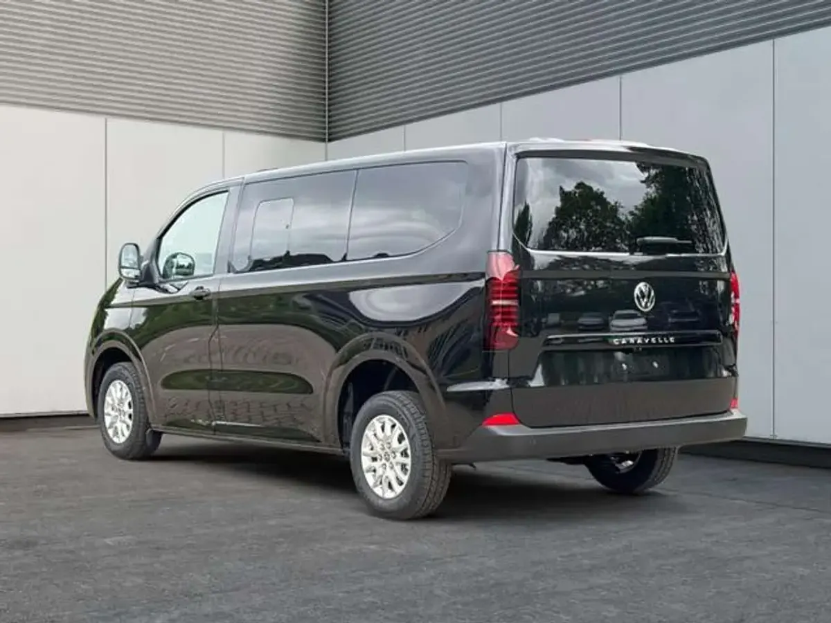 Neu VW Caravelle 170 PS (125 kW) 2026 Midnight black metallic/schwar Van