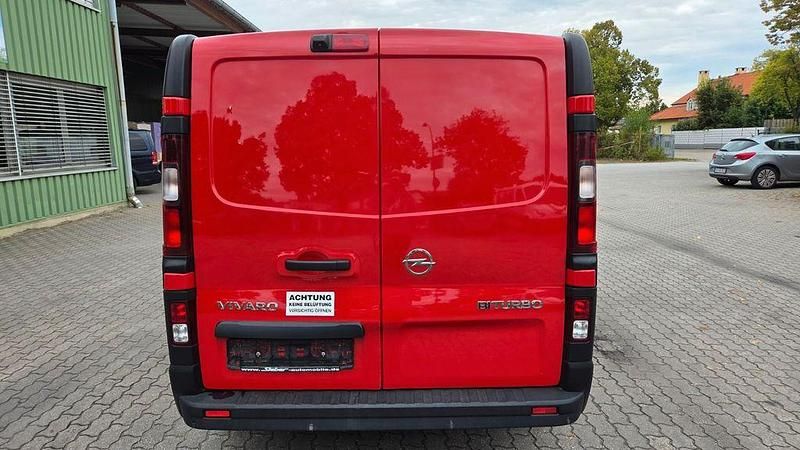 Gebraucht Opel Vivaro 125 PS (91 kW) 2018 Rot Van / Kleinbus