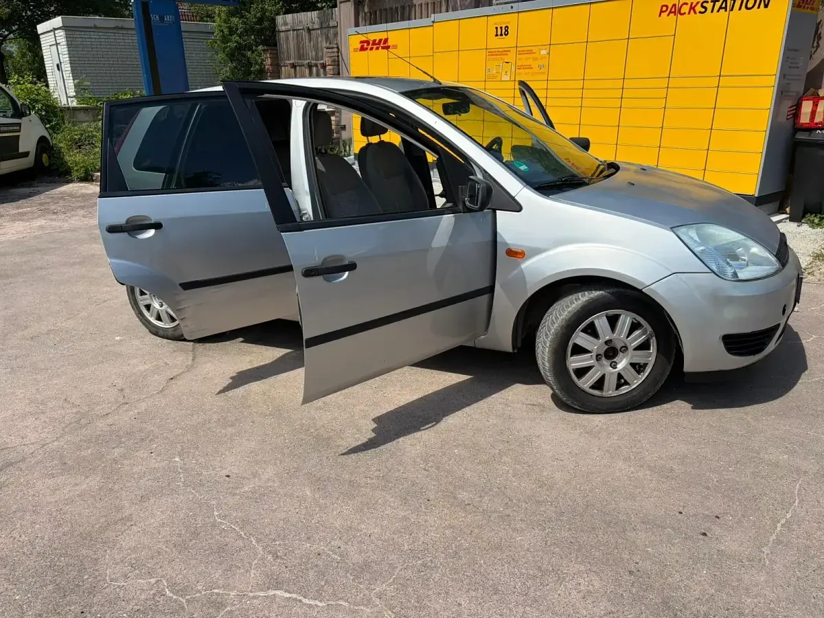Gebraucht Ford Fiesta 80 PS (58 kW) 2002 Silber Kleinwagen