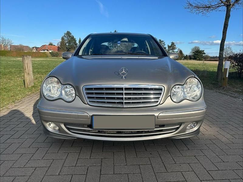 Gebraucht Mercedes C220 Elegance 150 PS (110 kW) 2005 Gold Limousine